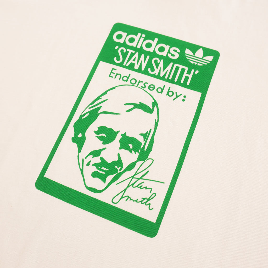 ADIDAS ORIGINALS STAN SMITH GRAPHIC T-SHIRT – CREAM