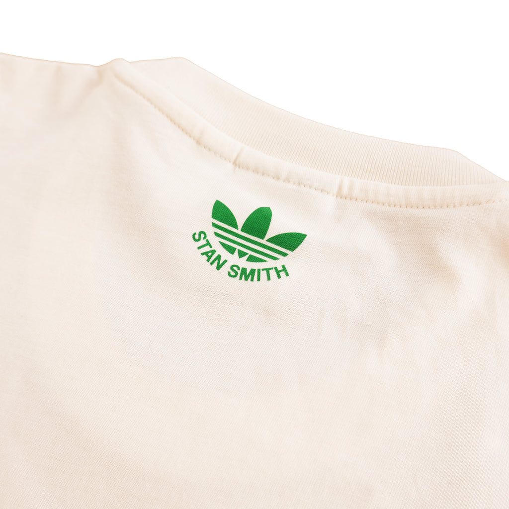 ADIDAS ORIGINALS STAN SMITH GRAPHIC T-SHIRT – CREAM