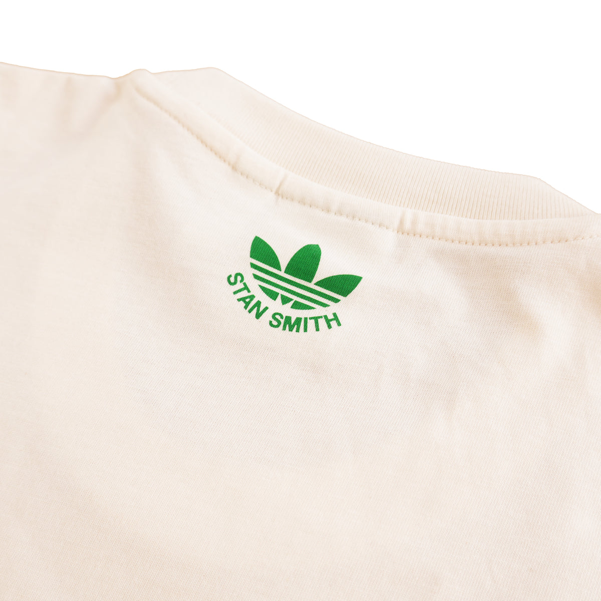 ADIDAS ORIGINALS STAN SMITH GRAPHIC T-SHIRT – CREAM