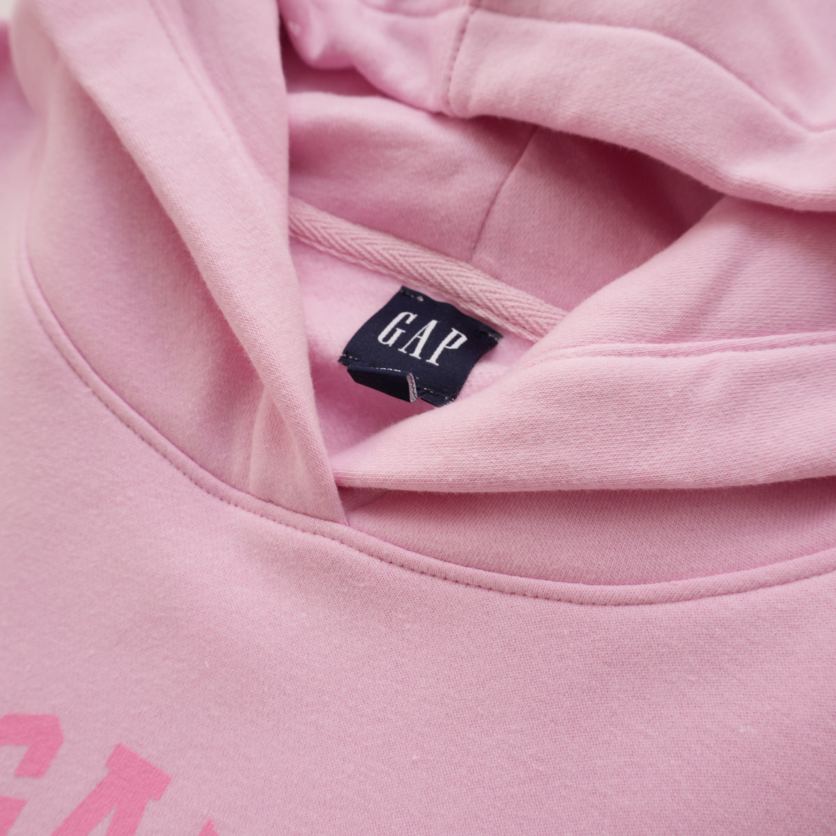 GAP BACK LOGO CROPPED HOODIE – LIGHT PINK
