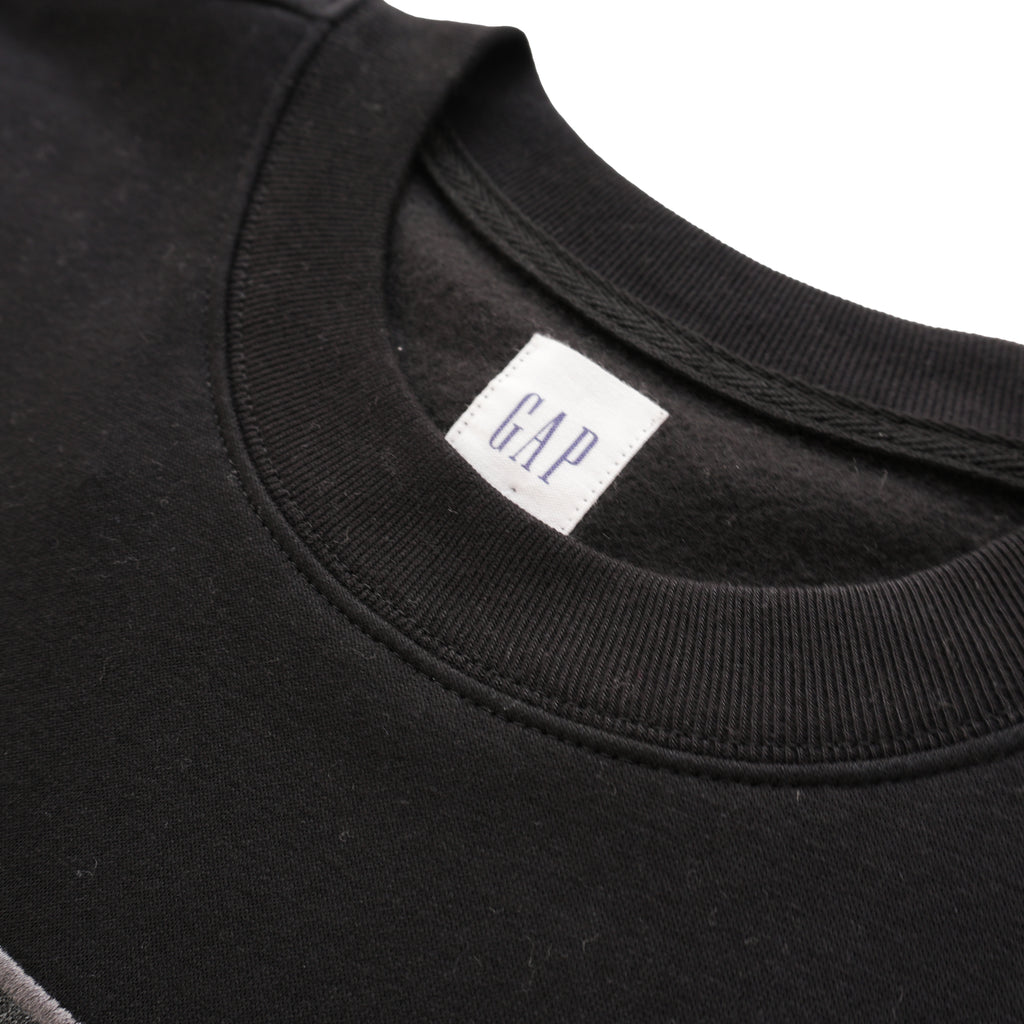 GAP ARCH LOGO CREWNECK SWEATSHIRT – BLACK