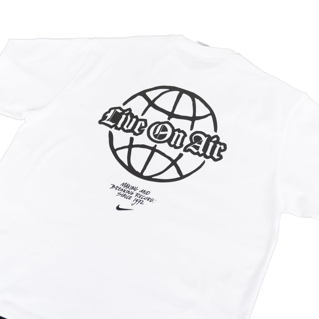 NIKE LIVE ON AIR GRAPHIC T-SHIRT – WHITE
