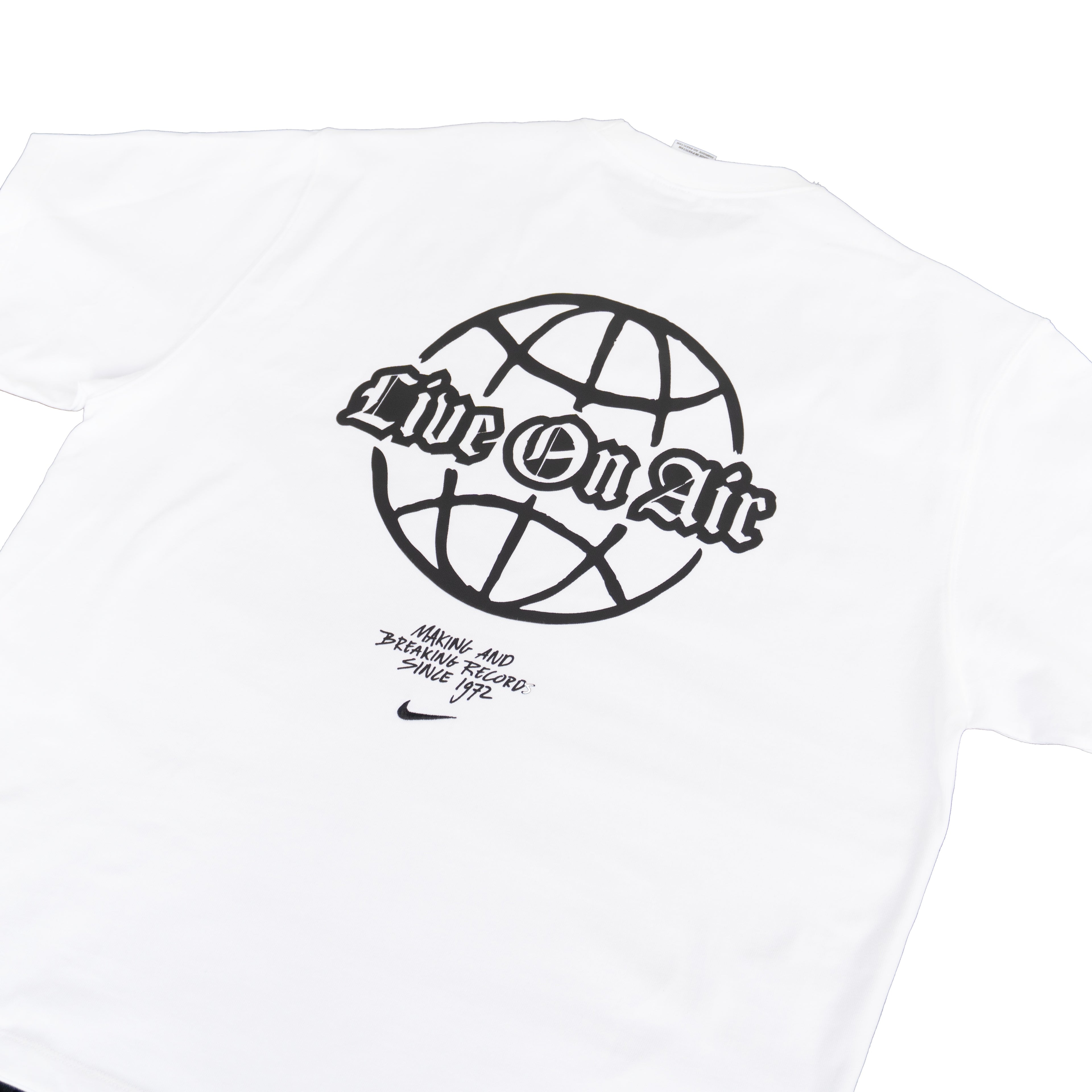 NIKE LIVE ON AIR GRAPHIC T-SHIRT – WHITE