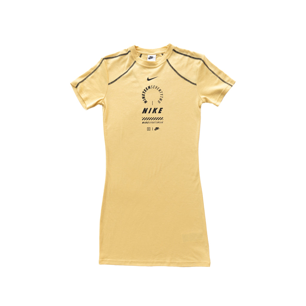 NIKE SPORTSWEAR GRAPHIC T-SHIRT DRESS – YELLOW (W)