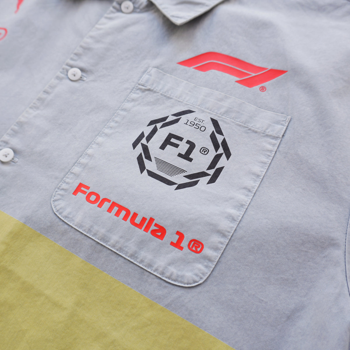 PUMA FORMULA 1 GRAPHIC SHIRT – LIGHT GREY
